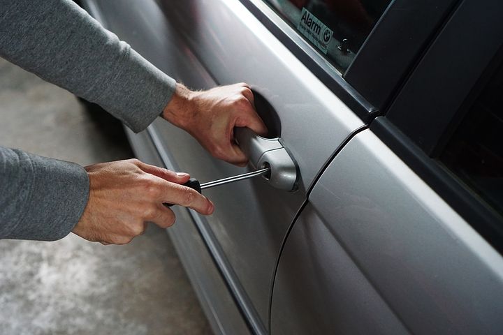 Broken-Car-Key-Extraction--in-Monessen-Pennsylvania-broken-car-key-extraction-monessen-pennsylvania.jpg-image